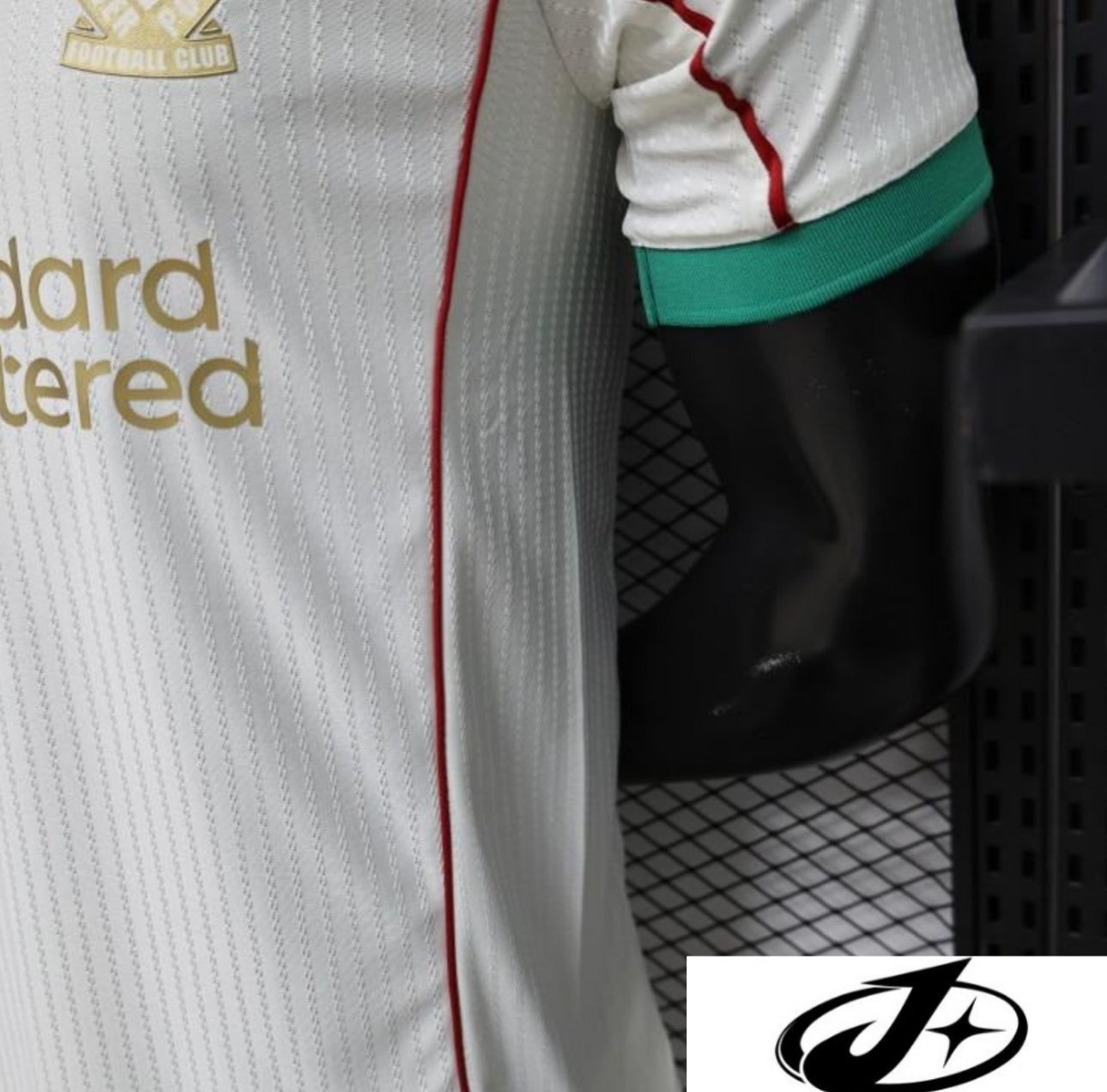 Player Version 26/27 Liverpool FC Off-White with Gold Crest Special Edition Away Jersey